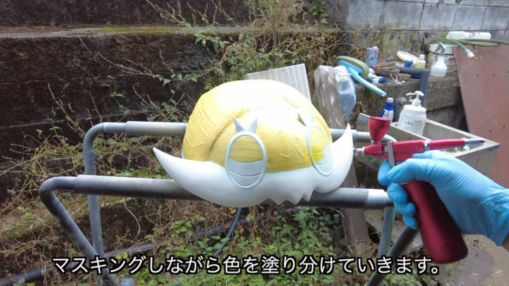 マスキングテープを利用し、きれいに塗り分けている
