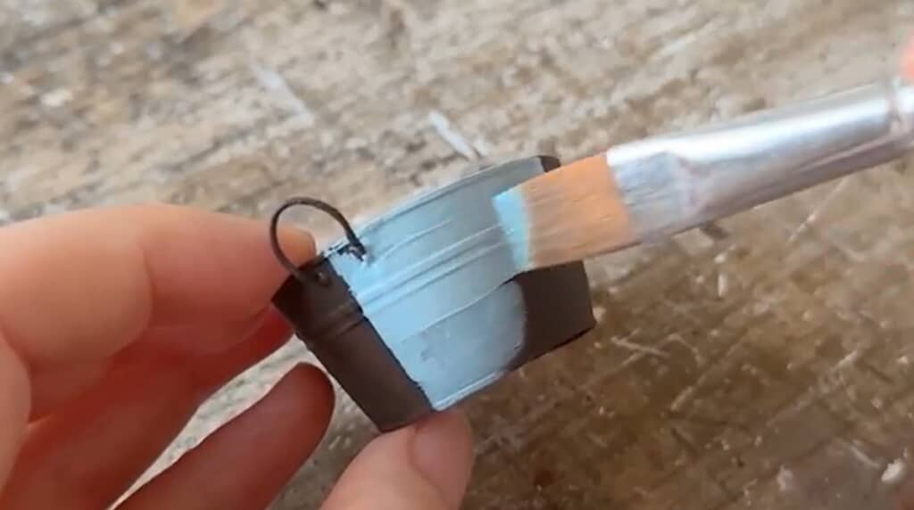 バケツの色を塗り重ねます