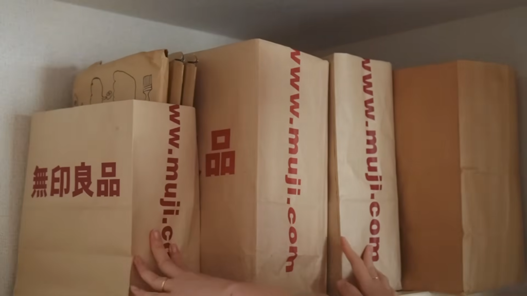 完成した収納ボックスはクローゼット上段の整理整頓に大活躍