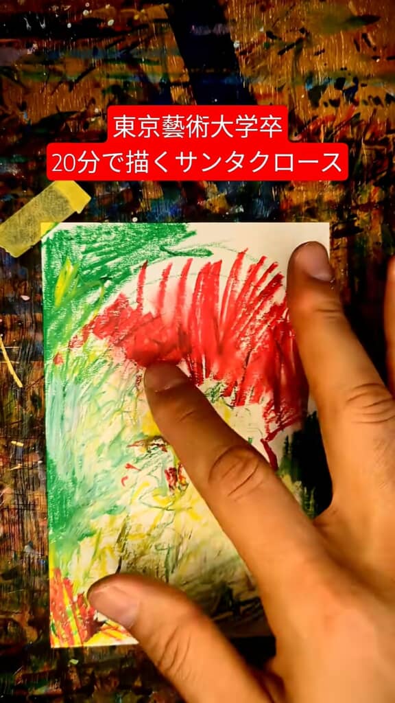 サンタクロースの帽子部分に赤を指で塗り広げる場面