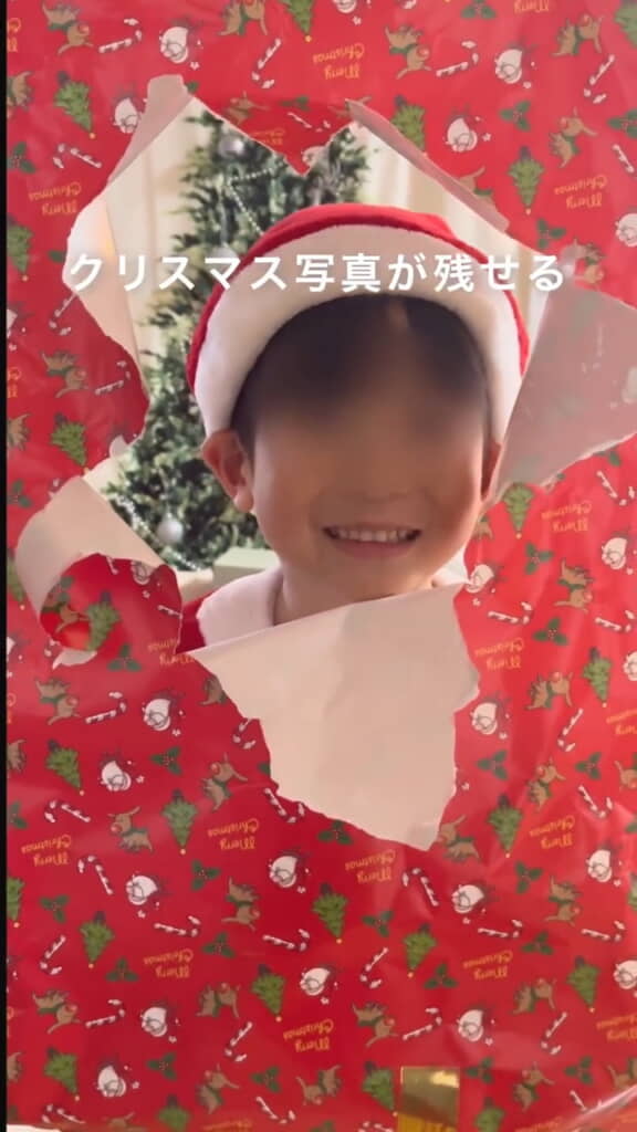 ひょっこり笑顔の子ども