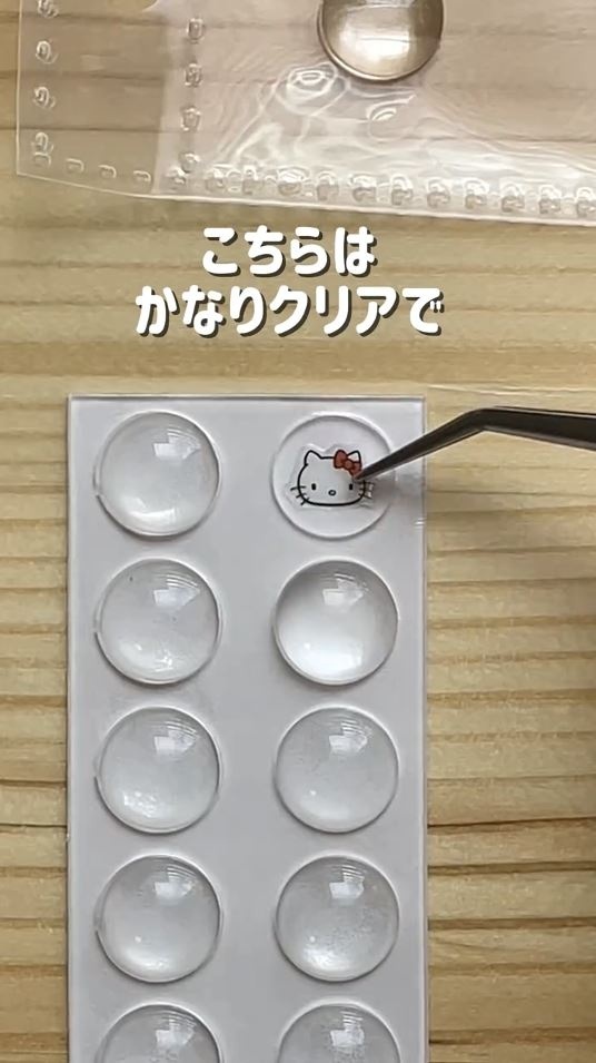 ゴムを剥がしてからネイルシールをセット