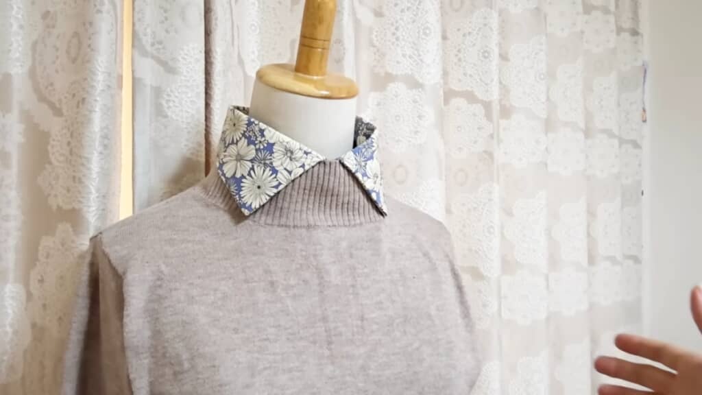 シンプルなセーターがおしゃれに変身！