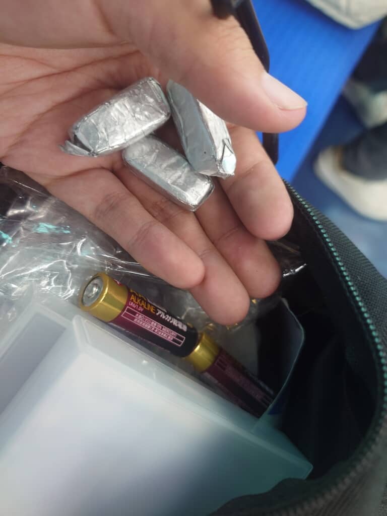 ハイチュウの銀紙に通電!?