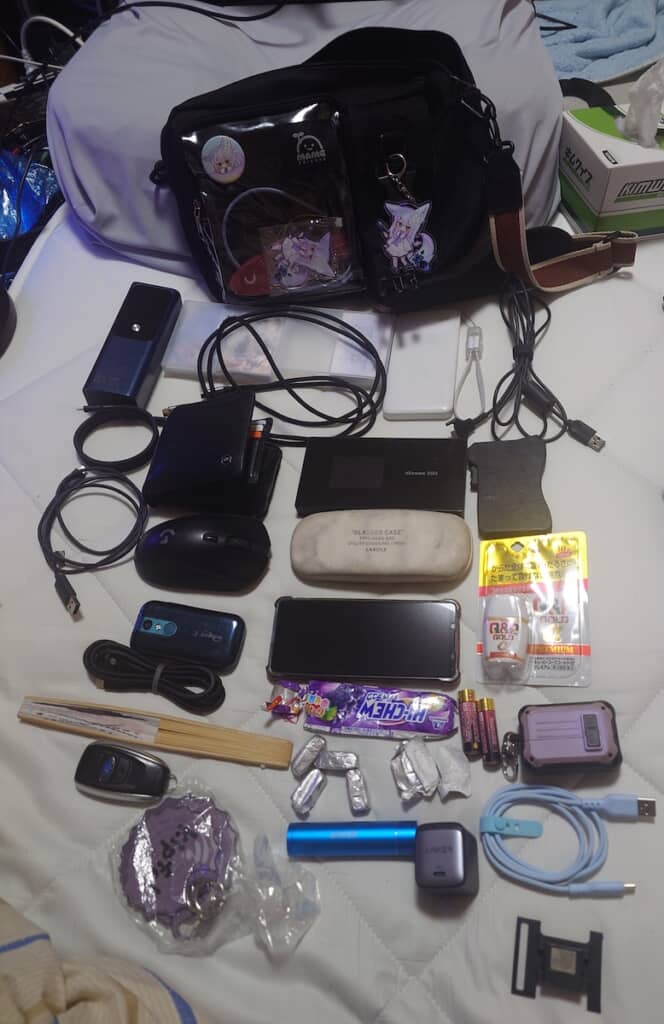 日向さんのカバンの中身。もし何かに燃え移っていたら……