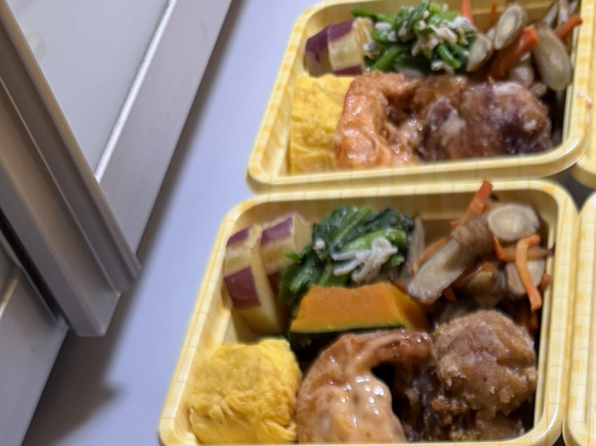 娘さんを助けるおいしそうなお弁当……！