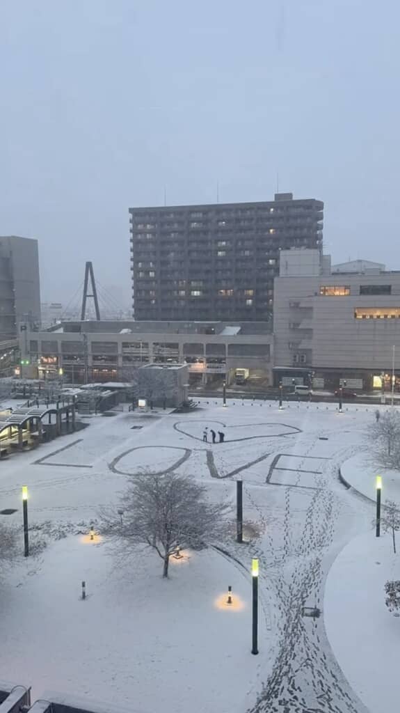 「LOVE」の文字とハートマークが完成！