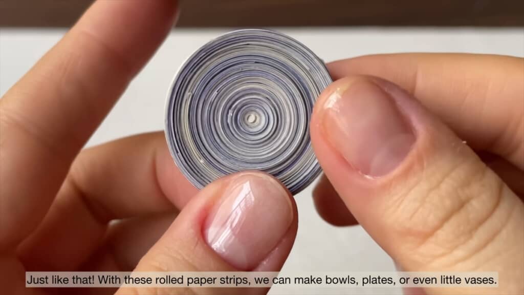 細長い紙をくるくる巻いて作るミニチュアお皿＆ボウル