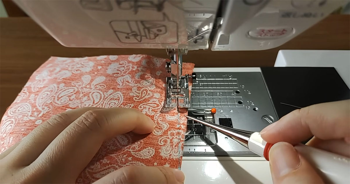 バンダナ柄の生地→昭和レトロなワンピースを作って着てみたら……　驚きの仕上がりに「神技すぎ」「よく似合ってる」（1/3） | ハンドメイド ねとらぼ