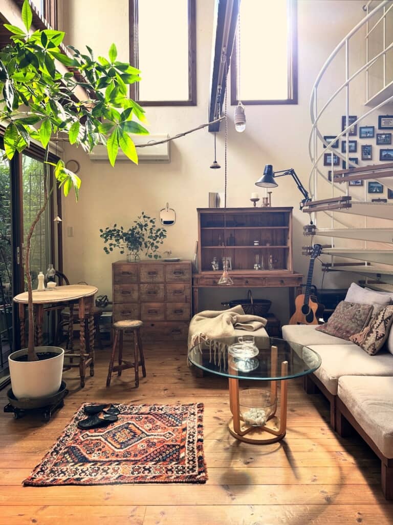 吹き抜けのあるリビングで今後も見守るそうです