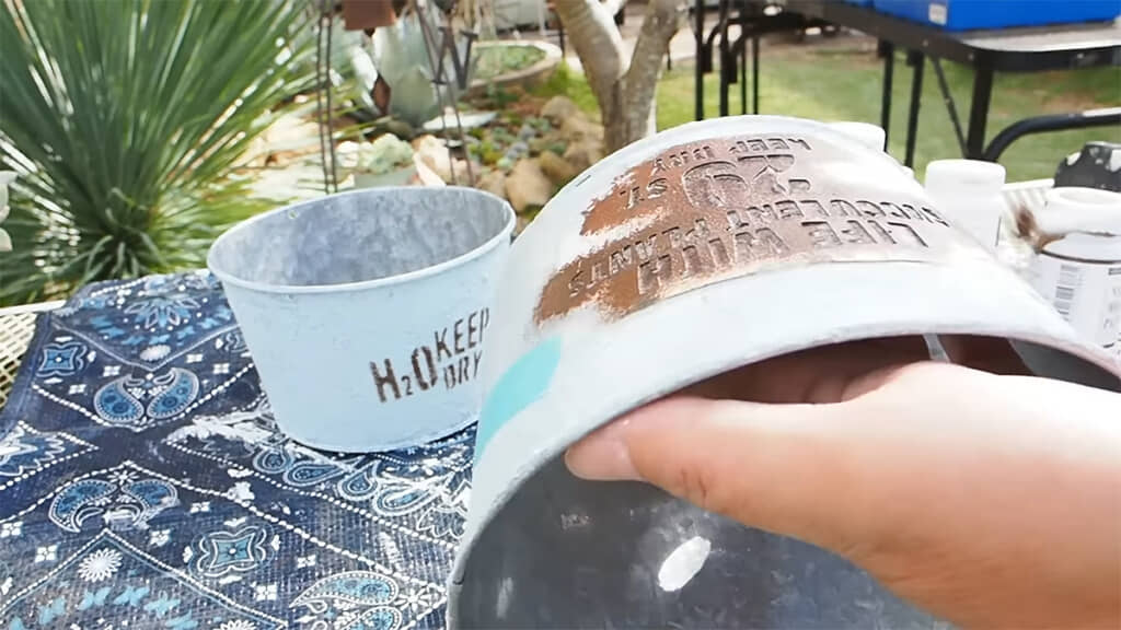 根気強くステンシルをして……