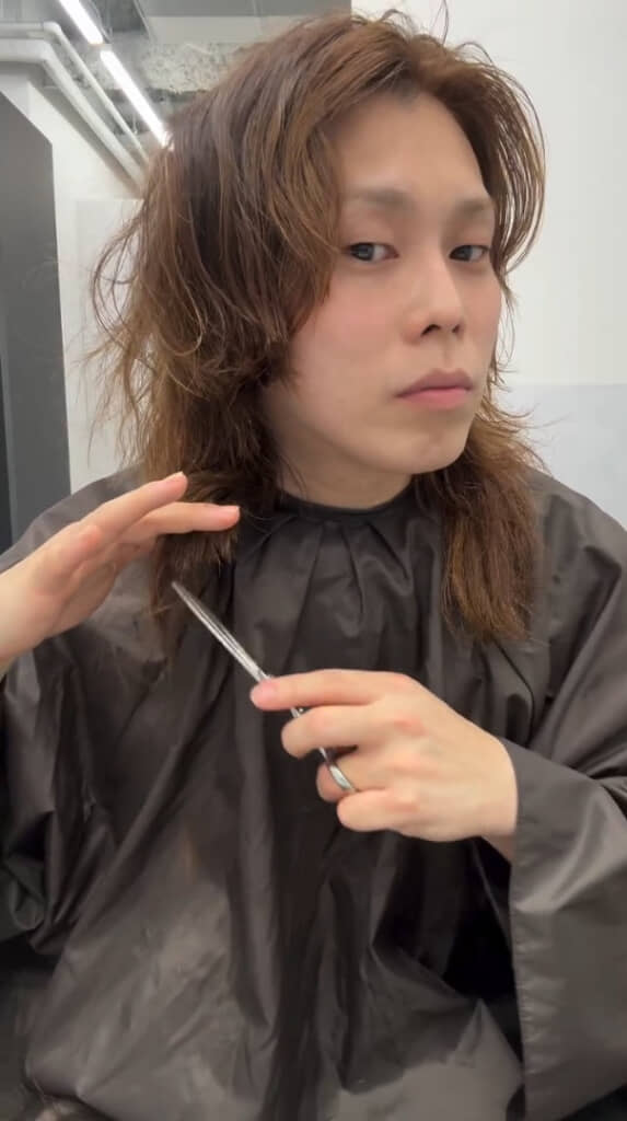 左右それぞれ3～4パートずつくらいに分けてカット