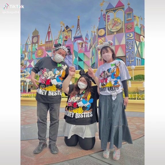 30年後。2022年に撮影された家族写真