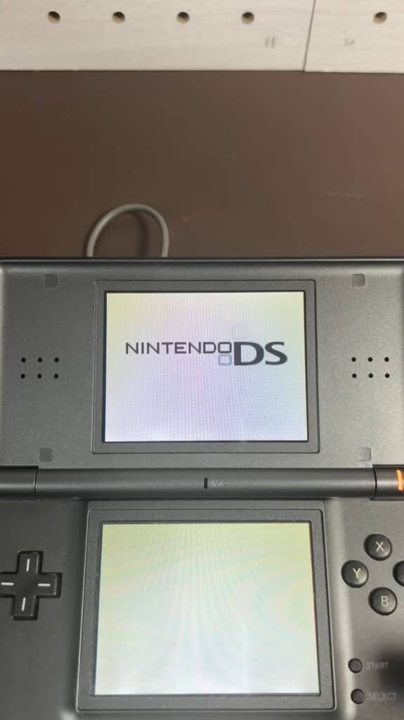 バッテリー交換だけで起動したジャンク品のニンテンドーDS Lite