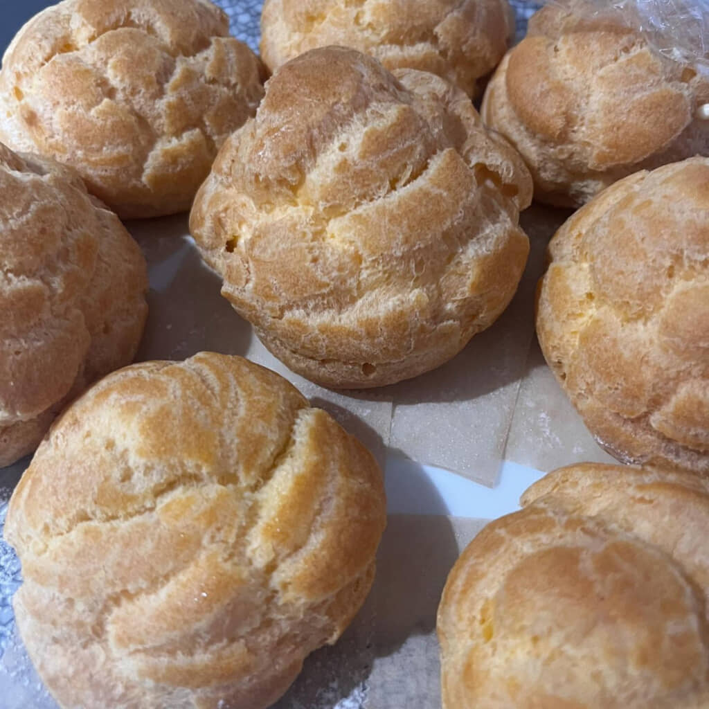 きれいな形のシュークリームがたくさん！