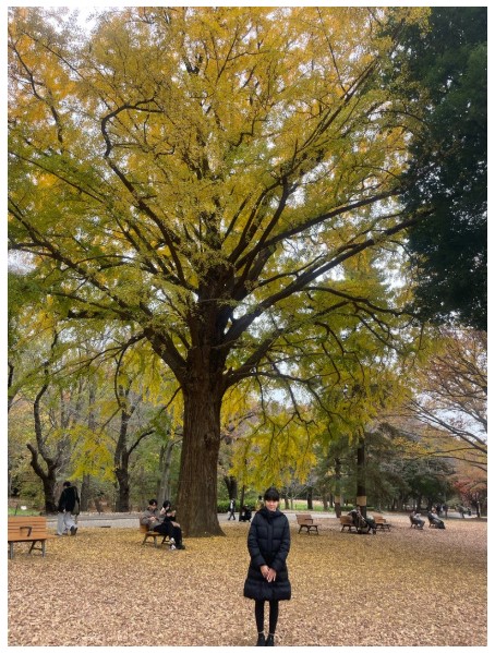 亡き母・小林麻央のコートを着用した長女・麗禾