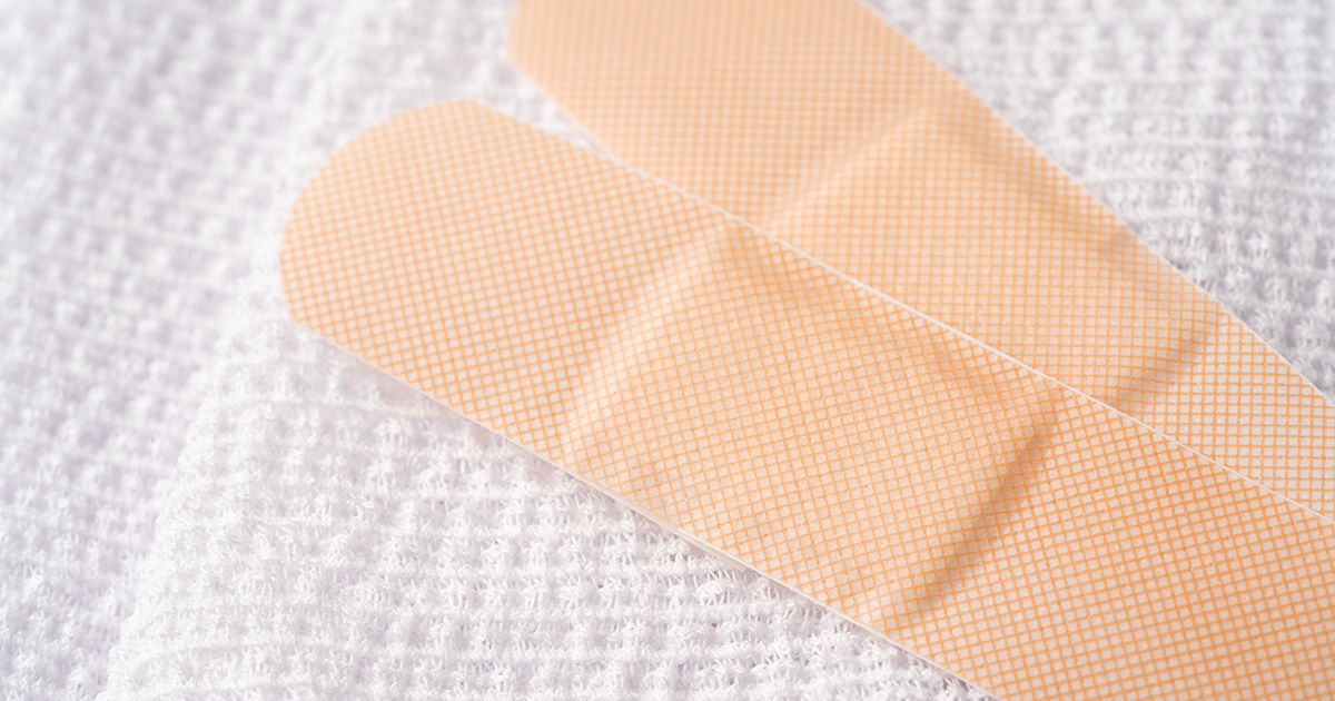 1歳児が初めてのケガ→ママが絆創膏を貼ろうと……「余計泣かれた」 裏目に出ちゃった“ママのやさしさ”に「絶妙な違和感」「つらい」(1/2) | 育児 ねとらぼ