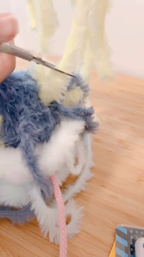 毛糸の使わないところはをカット