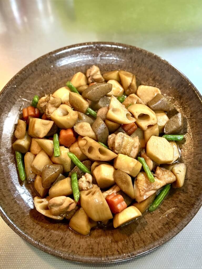 シックな器にたっぷり