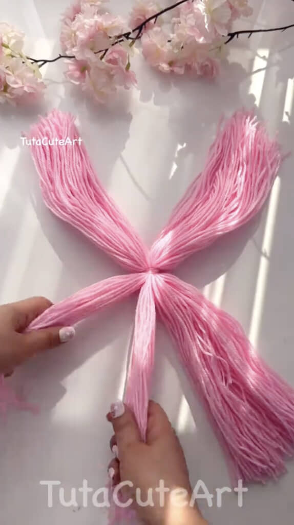 反対側をカットしたら放射状に広げ……