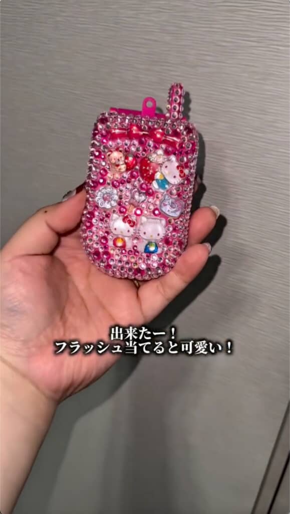 アンテナ部分までラインストーンを貼って完成しました！