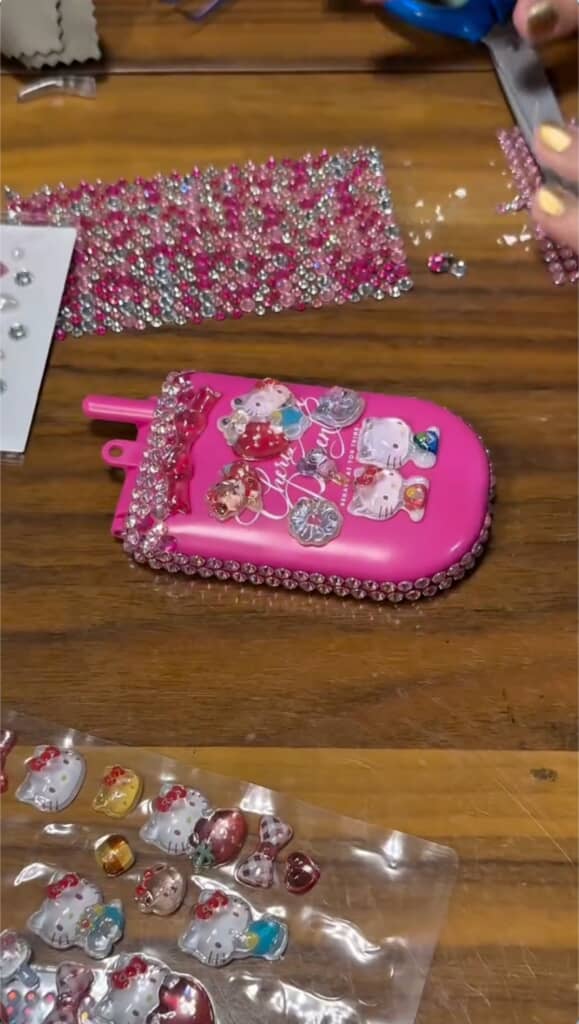 中央にはぷっくりとした透明シール「ボンボンドロップシール」を貼って平成と令和の合わせ技をしています