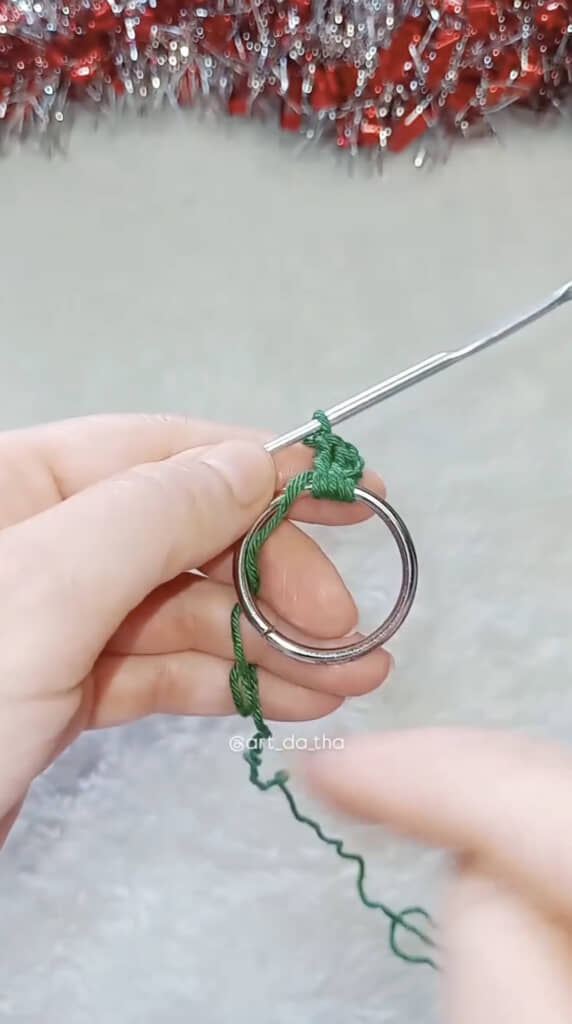 まずは細編みで1周