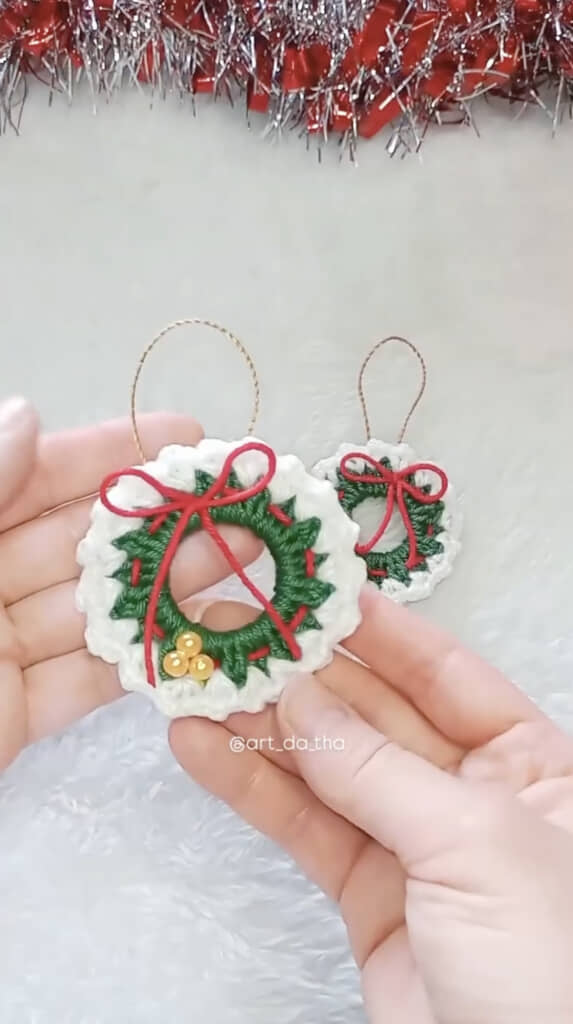 配色がかわいいクリスマスリースのオーナメントが完成