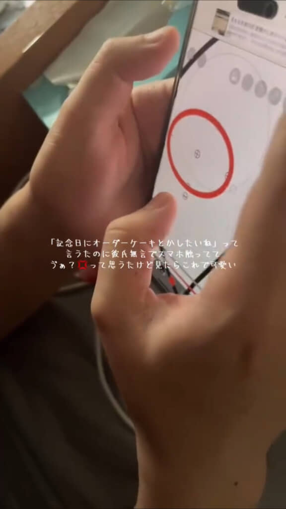 彼氏がアイビスペイントでケーキのデザインを考えている様子