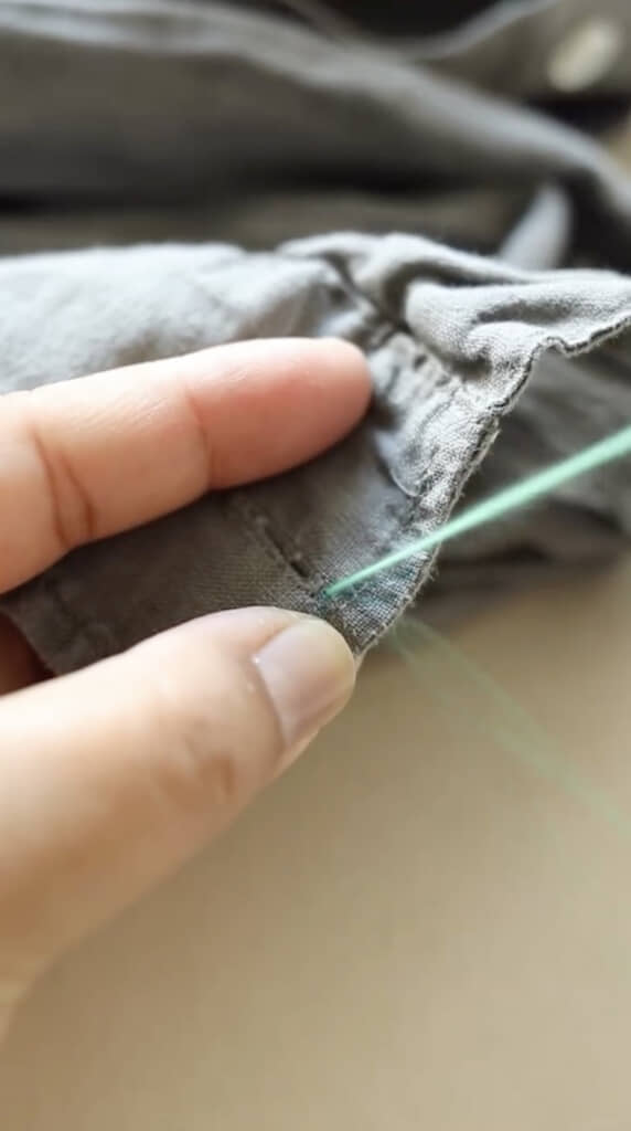 シンプルな無地のシャツ