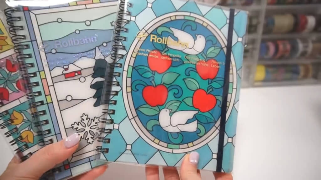 一番手前（画像右）から鳥とリンゴ柄、モミの木柄、花柄