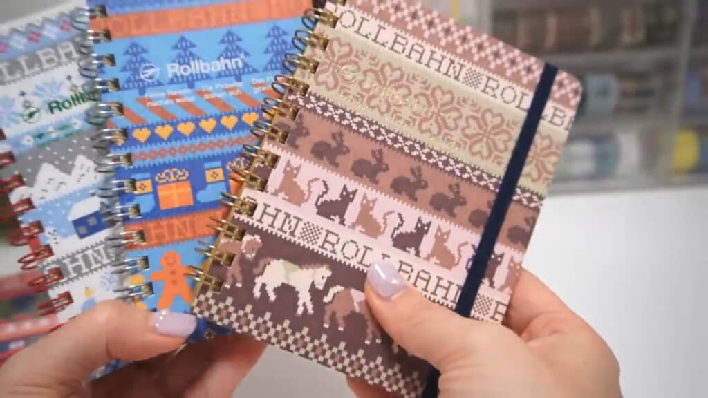 一番手前（画像右）からアニマル柄、ジンジャーブレッド柄、スキー柄