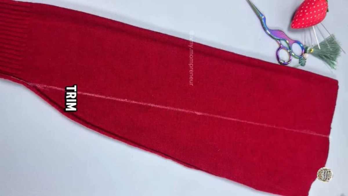 着なくなったセーターの袖を切って、ザクザク縫って折ると……　“冬にぴったりなアイテム”が完成「間違いなくかわいい」「これは魔法だ」【海外】（1/2） | ライフスタイル ねとらぼ