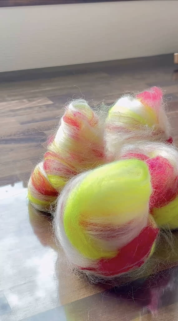 オリジナルカラーの羊毛になりました