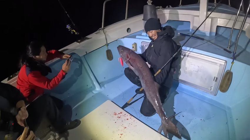 釣り上げたバラムツとの記念撮影