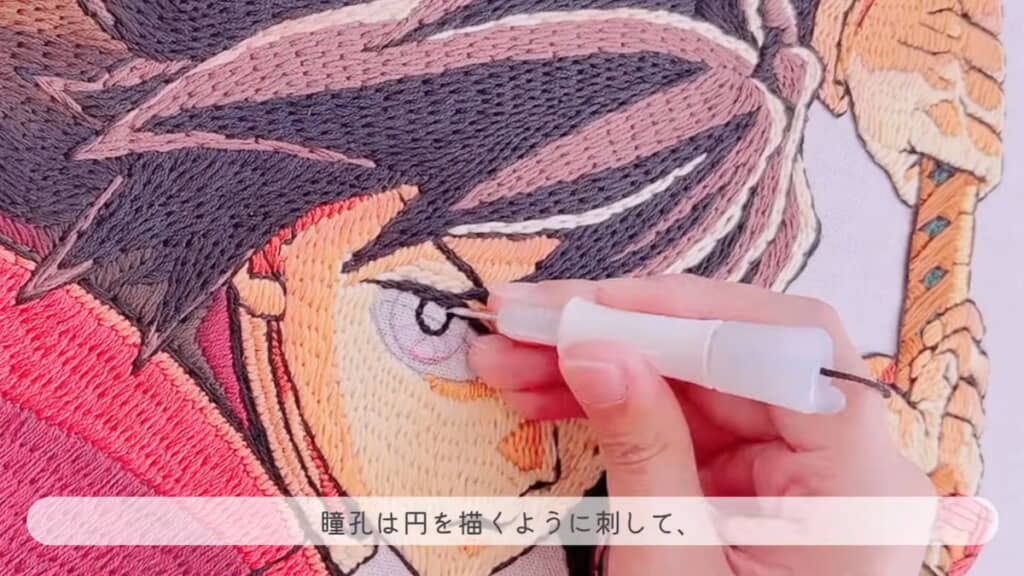 瞳孔を刺していく