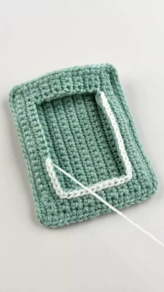 窓の縁に模様を付ける
