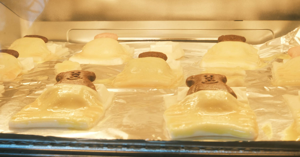 クマのねんねパイ→焼き上げたら“まさかの光景”　「じわじわくる」「やめてくれ」「ポカポカすぎて……」と1640万表示（1/3） | ライフスタイル ねとらぼ