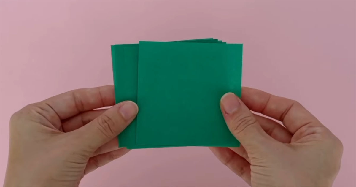 折り紙8枚をペタペタつなぐと……　部屋が一気に“クリスマス仕様”になるおしゃれアイテムが完成！（1/3） | ハンドメイド ねとらぼ