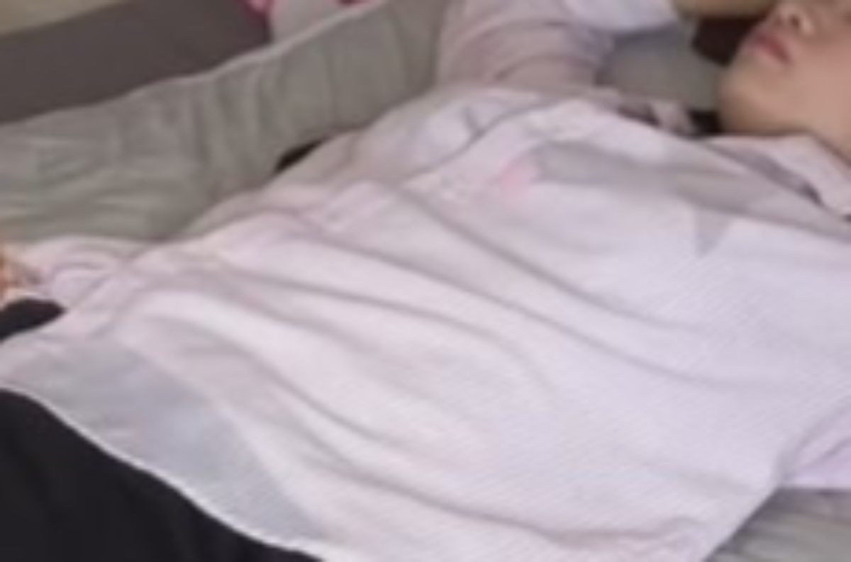 子育て中のママ、在宅勤務中のパパの前で寝落ちドッキリを仕掛けると……　まさかの光景が468万再生「嘘だろ！？」「1言ったら100返ってくる」（1/3） | ライフスタイル ねとらぼ