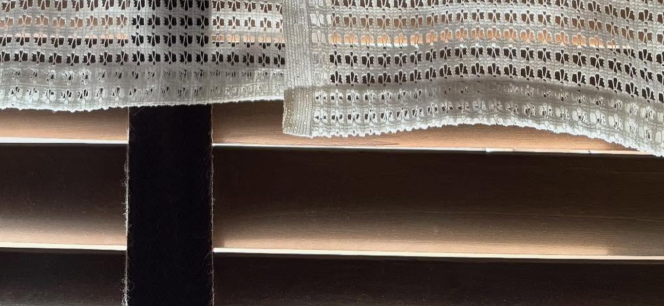 離れて暮らす長女のため、妻が縫い、夫が刺しゅうした贈り物は……　まさかの完成品に「ご、ご主人が!?」「売り物レベルですね」（1/3） | 編み物 ねとらぼ