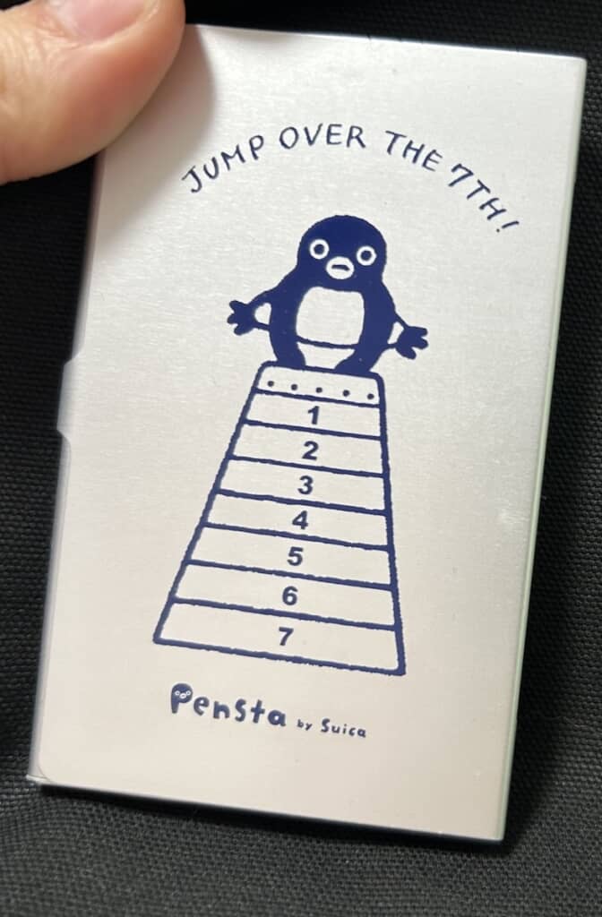 2017年に、Suicaのペンギングッズ専門店の7周年を記念して作られたアルミカードケース