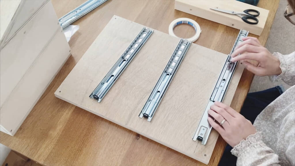 スライドレールを取り付け