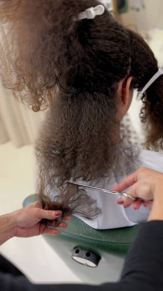 細かくブロッキングしてカット