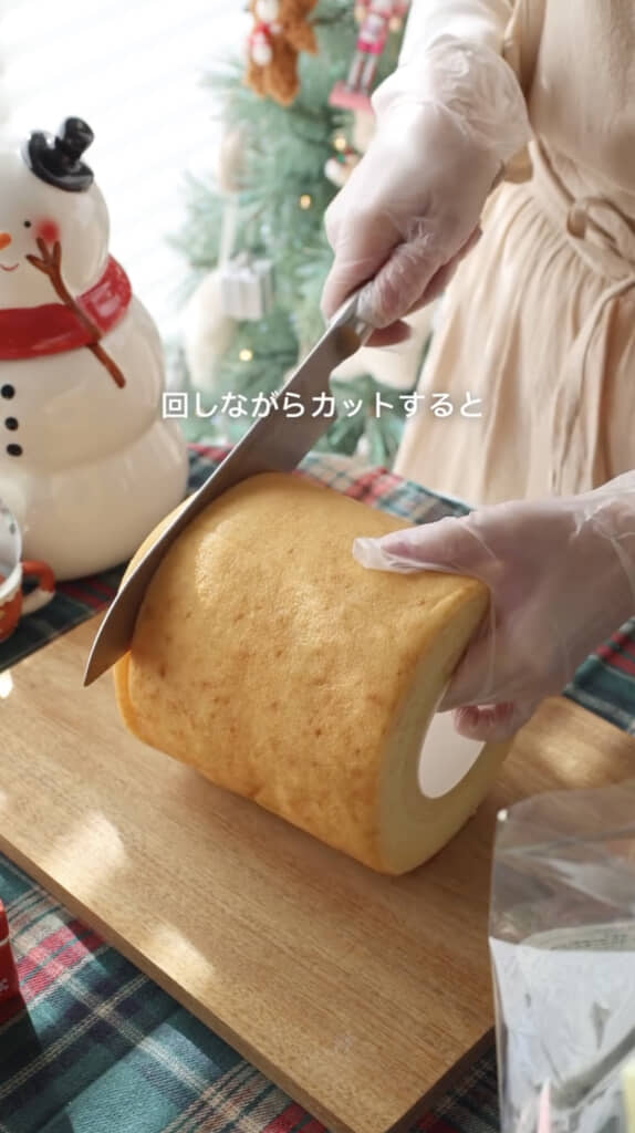 回しながら5ミリ幅にカット