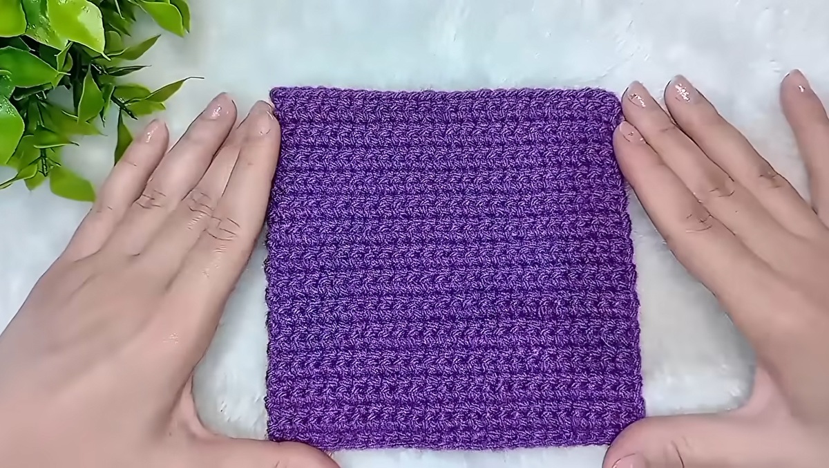 かぎ針で編んだ正方形→3回縫って糸を引っ張るだけで……「わあ、すごい！」　予想外の大変身が目からウロコ【海外】（1/2） | 編み物 ねとらぼ