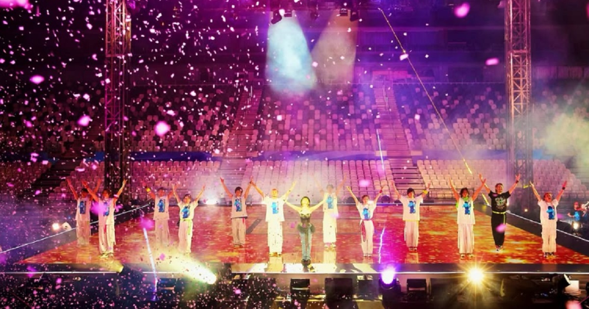 上海公演中止の浜崎あゆみ、1万4000の空席相手にした“無観客ライブ”に