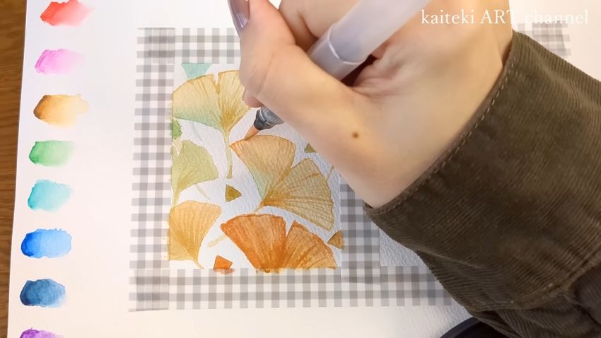 イチョウの絵を描く様子