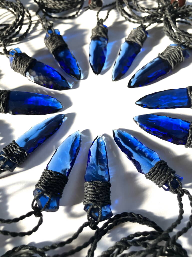 神秘的に輝く「玉の小刀」になった！