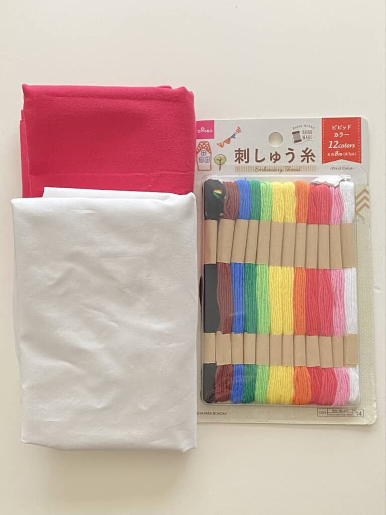 ダイソーの刺しゅう糸と生地、ごく普通の材料
